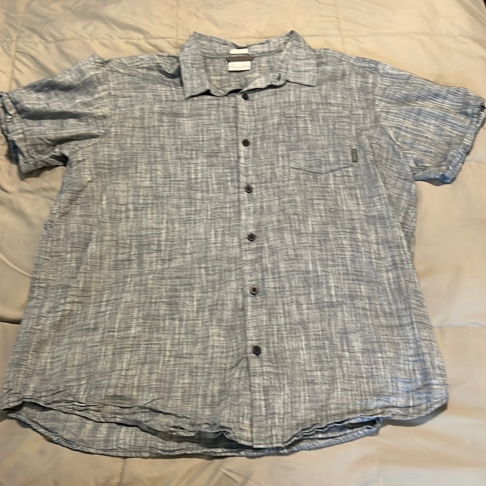 Men’s short sleeved Columbia shirt size XL